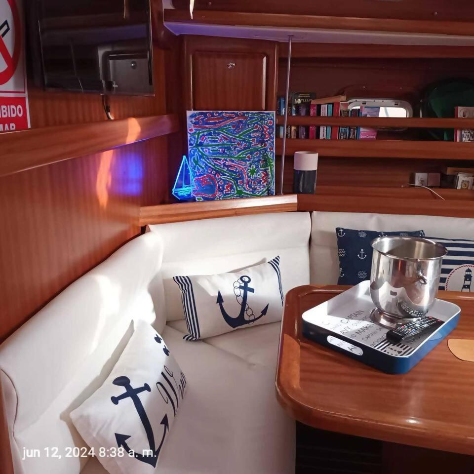 Precioso Yate En El Centro Del Puerto De Mogan Hotel Kültér fotó
