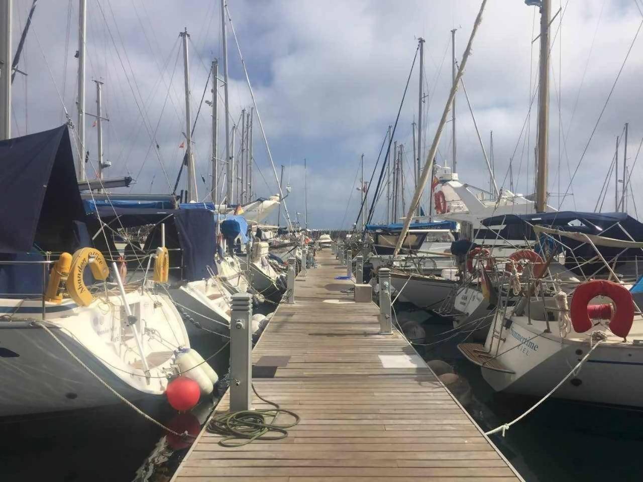 Precioso Yate En El Centro Del Puerto De Mogan Hotel Kültér fotó