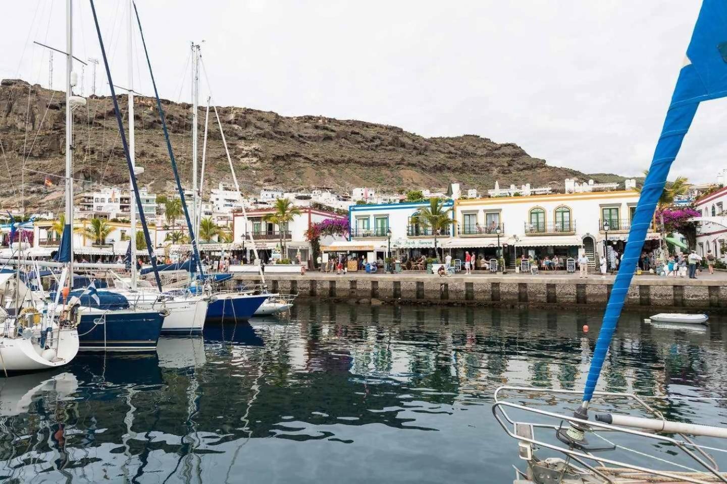 Precioso Yate En El Centro Del Puerto De Mogan Hotel Kültér fotó