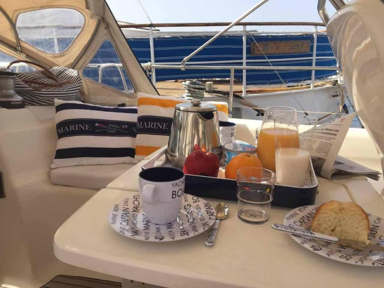 Precioso Yate En El Centro Del Puerto De Mogan Hotel Kültér fotó